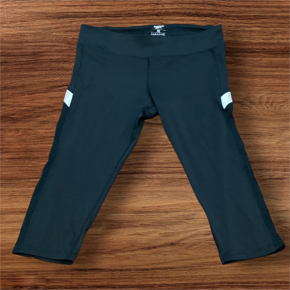 Reebok Speedwick Women Black Cropped Leggings Athletic Capri Pants XL
